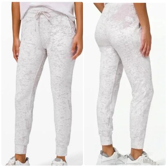 LULULEMON Ready to Crush Lounge Jogger High Rise Pants Chrome Silver Velvet Sz 8 - Picture 1 of 9